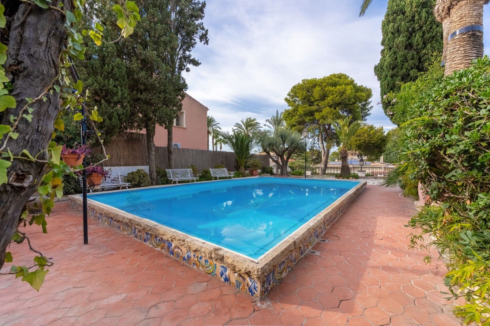 8 slaapkamer Villa te koop in Alicante stad met zwembad - € 1.600.000 (Ref: 9616103)