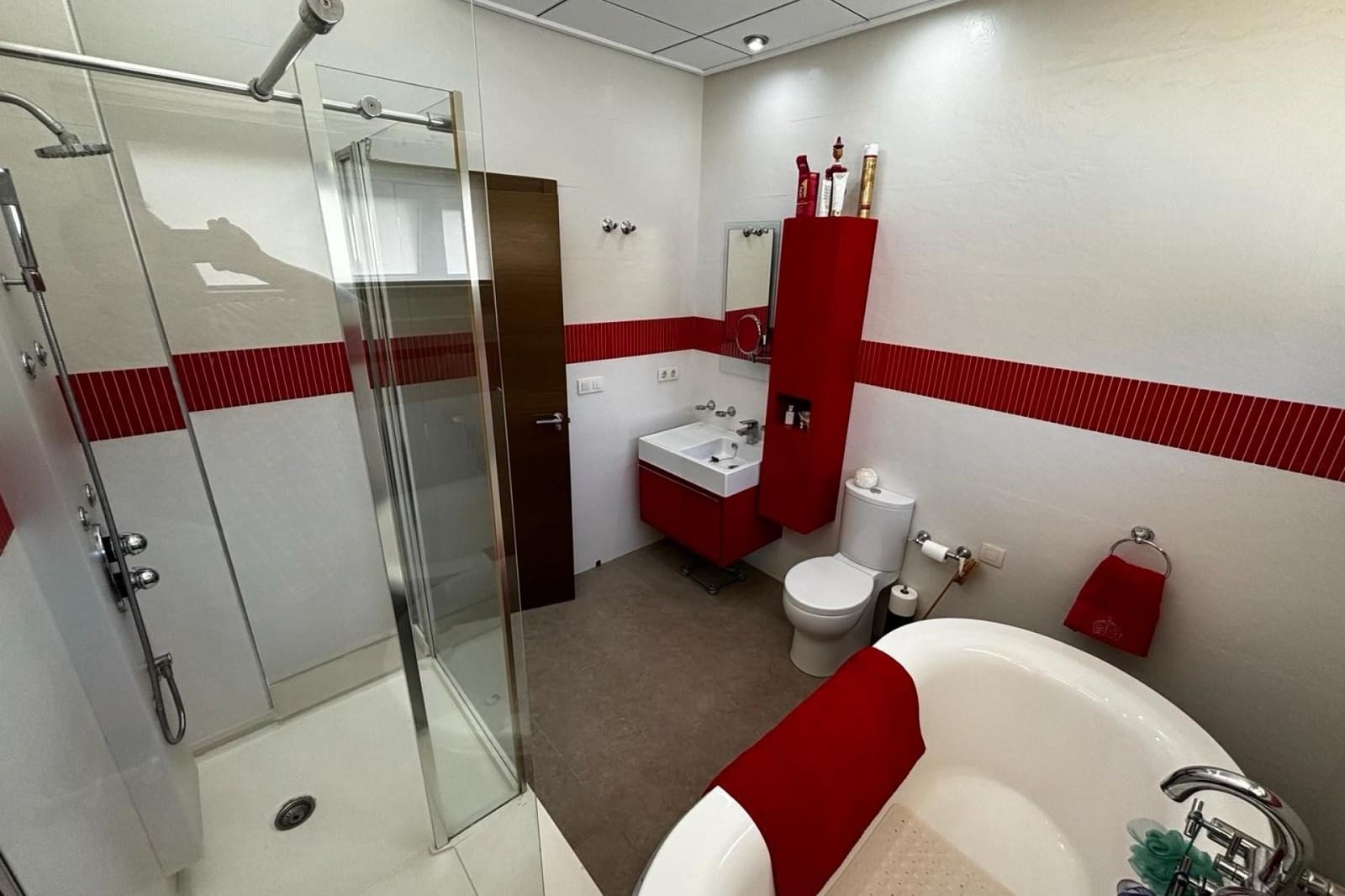 3 slaapkamer Villa te koop in Cox met zwembad garage - € 340.000 (Ref: 9619555)