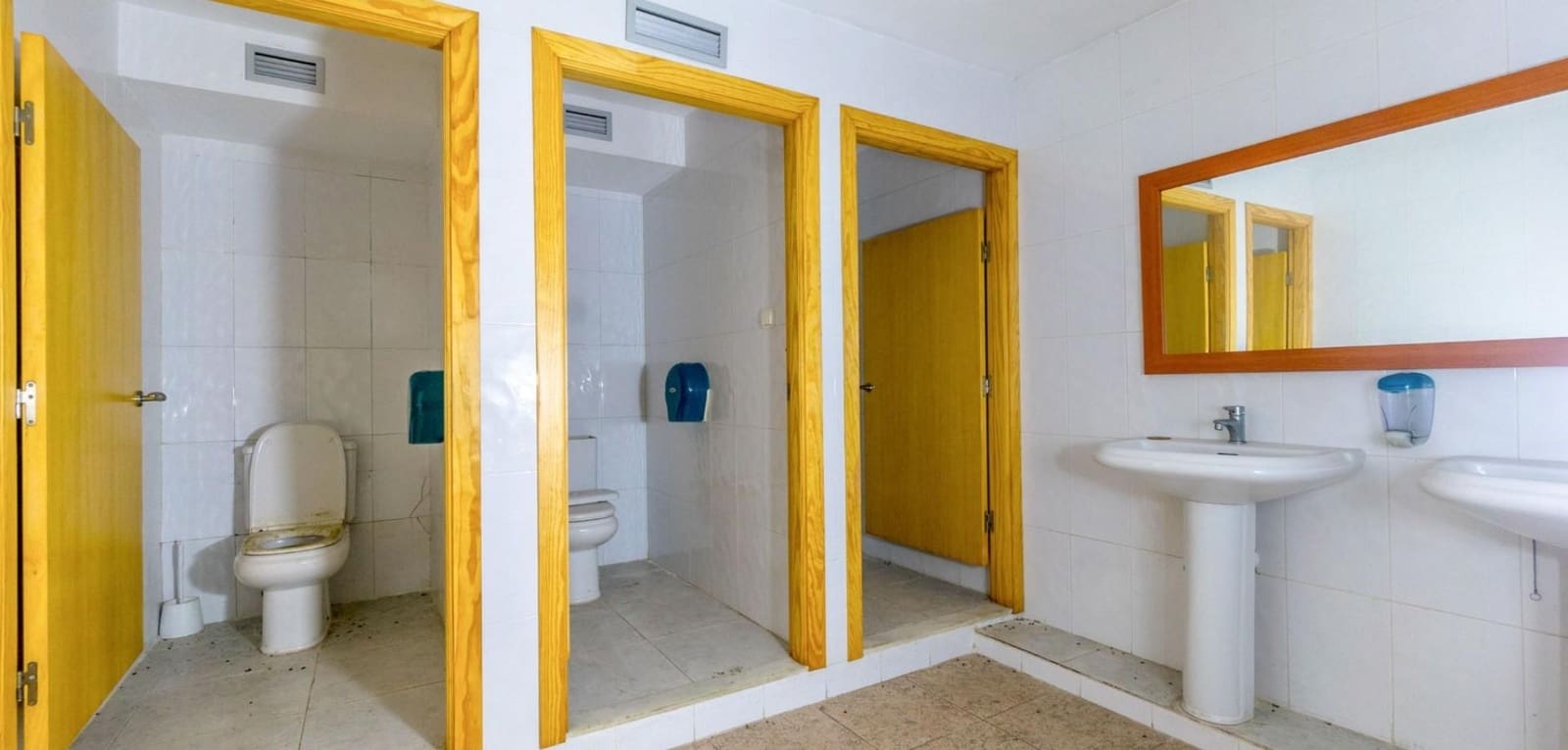 1 slaapkamer Commercieel te koop in Torrevieja - € 420.000 (Ref: 9619556)