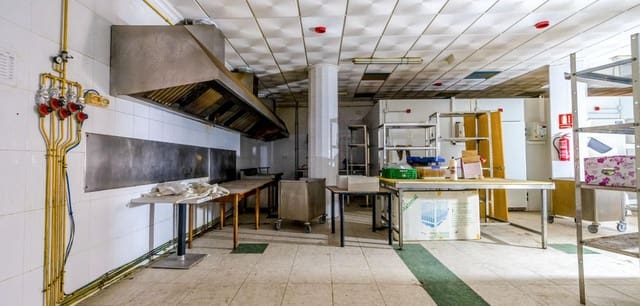 1 sovrum Kommersiell till salu i Centro, Torrevieja - 420 000 € (Ref: 9619556)