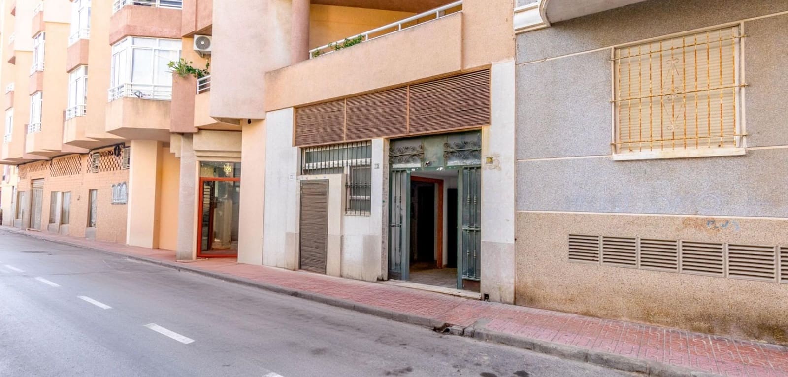 1 slaapkamer Commercieel te koop in Torrevieja - € 420.000 (Ref: 9619556)