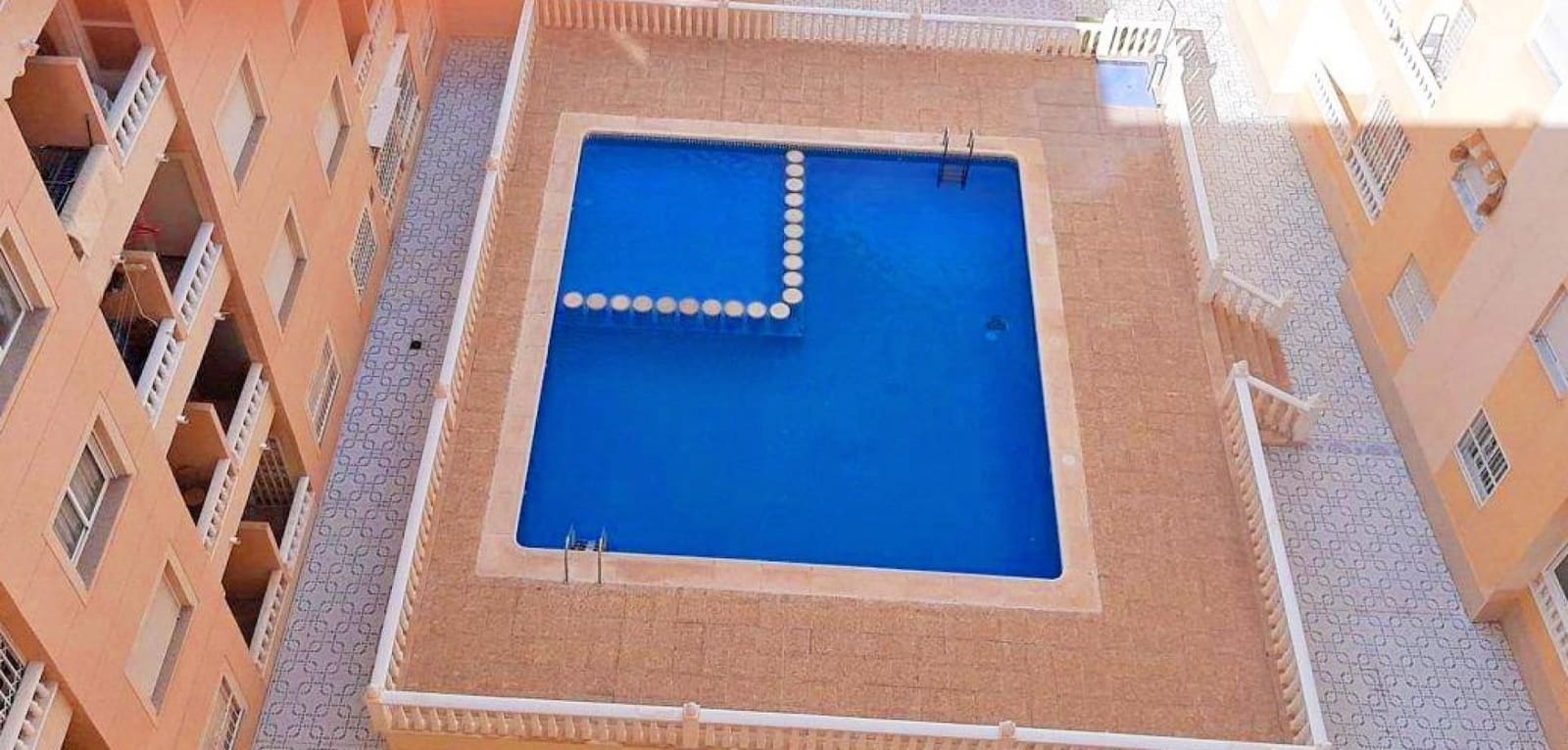 2 makuuhuone Huoneisto myytävänä paikassa Torrevieja mukana uima-altaan - 159 900 € (Ref: 9619560)