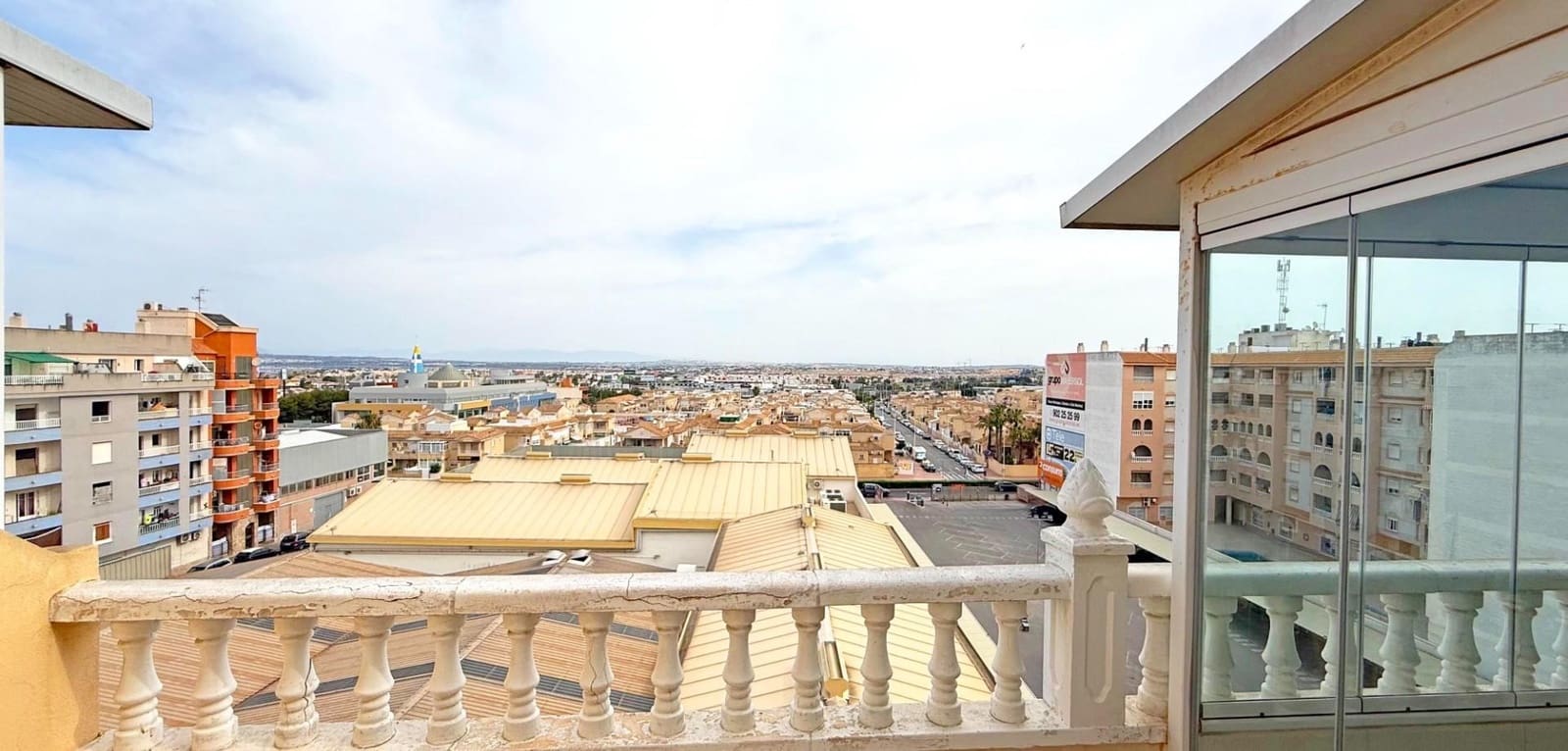 2 makuuhuone Huoneisto myytävänä paikassa Torrevieja mukana uima-altaan - 159 900 € (Ref: 9619560)