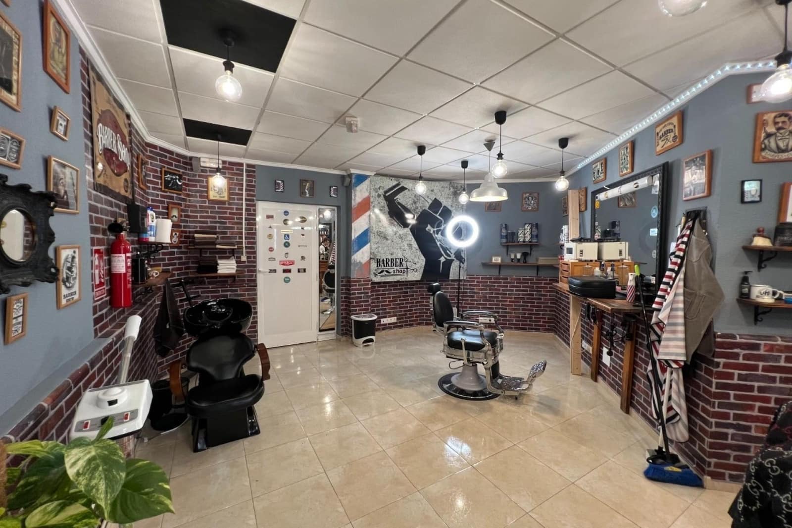 Commercial for sale in Guardamar del Segura with pool - € 99,000 (Ref: 9619566)