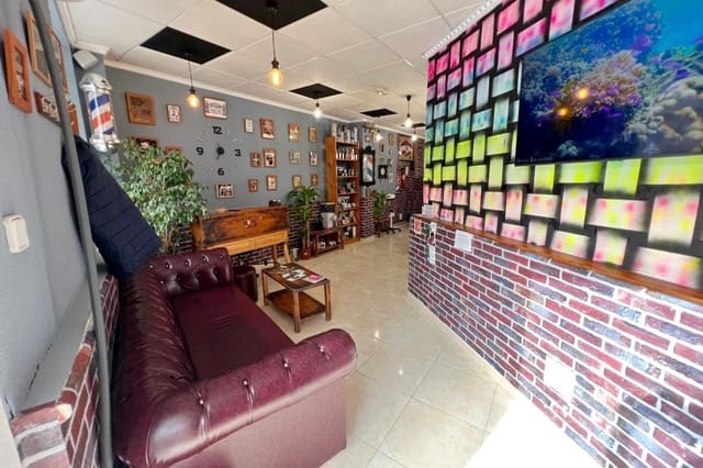 Commercial for sale in Guardamar del Segura with pool - € 99,000 (Ref: 9619566)