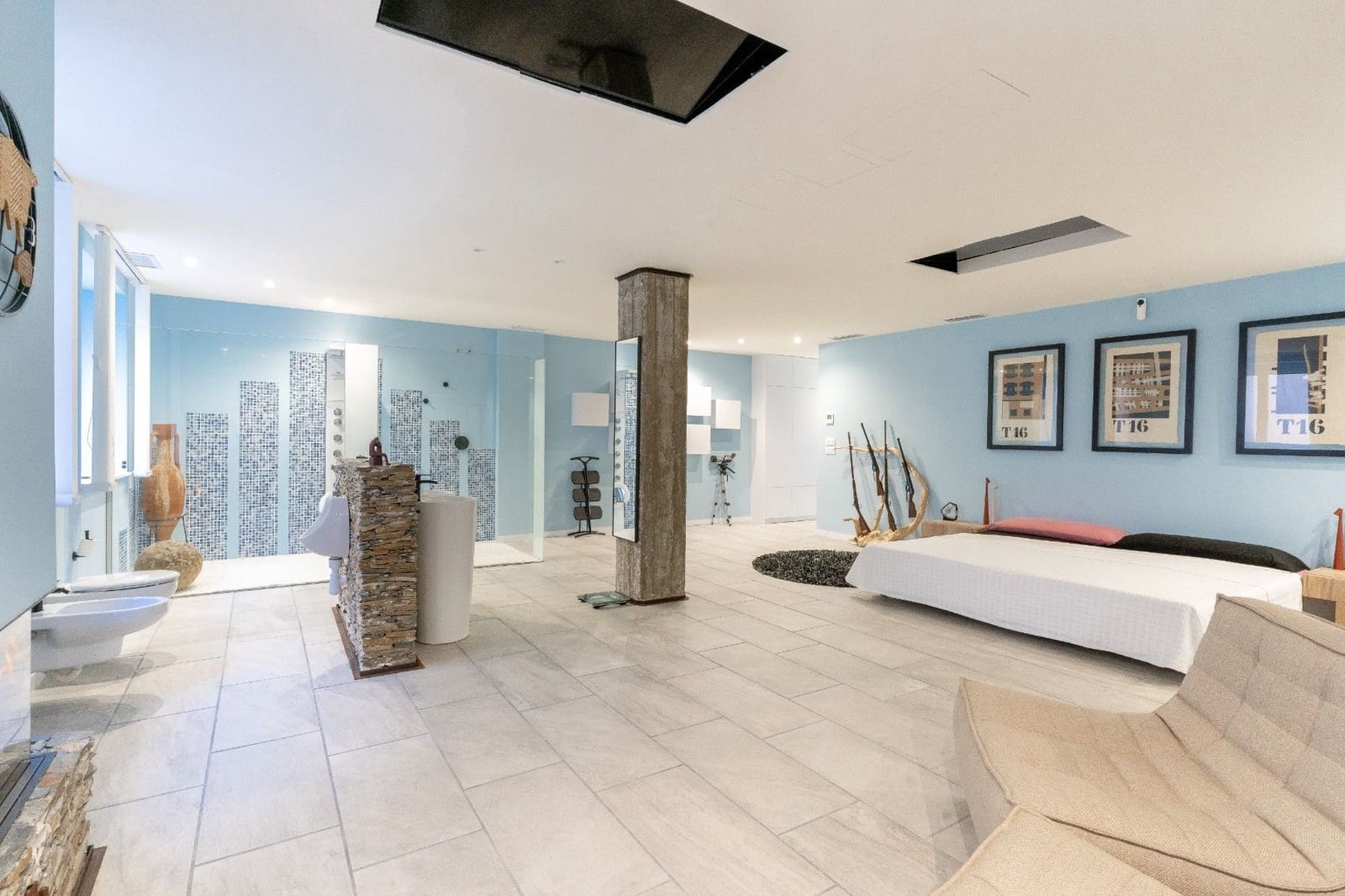 2 bedroom Apartment for sale in Alicante / Alacant city - € 1,100,000 (Ref: 9621853)