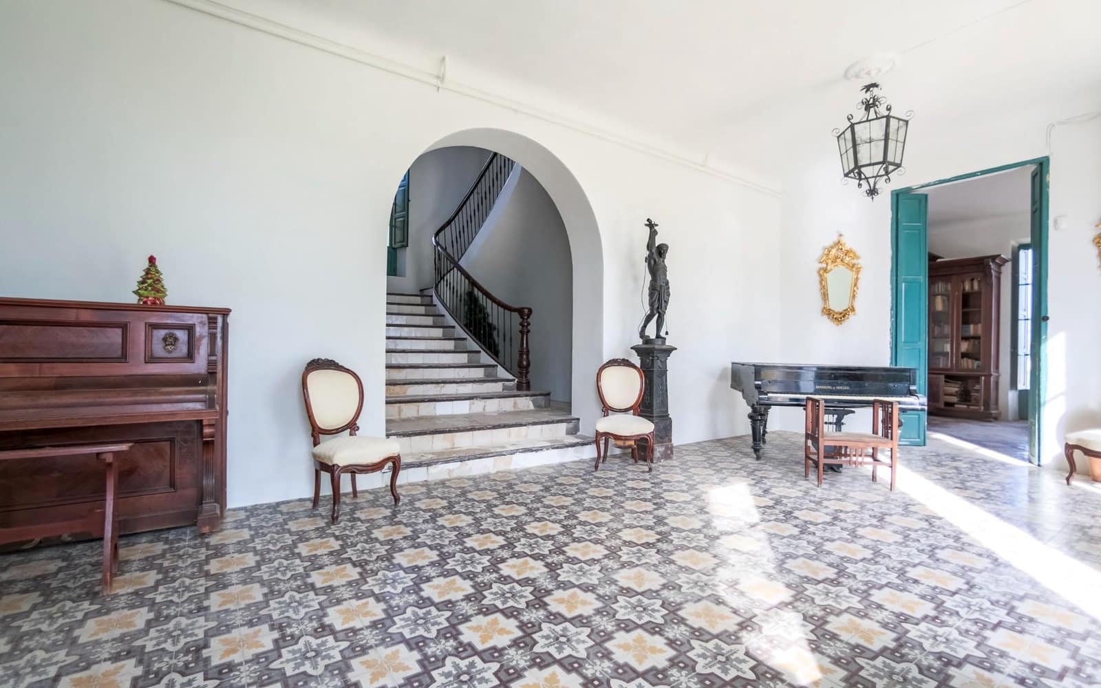 7 bedroom Villa for sale in Alicante / Alacant city - € 1,175,000 (Ref: 9621854)
