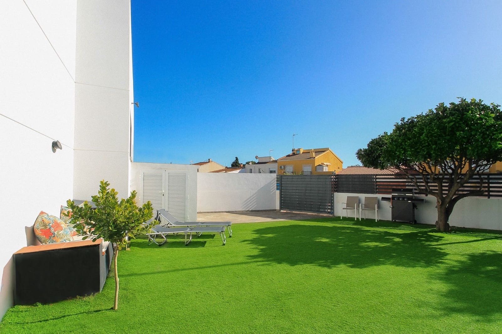 2 bedroom Flat for sale in Torrevieja - € 339,000 (Ref: 9621856)