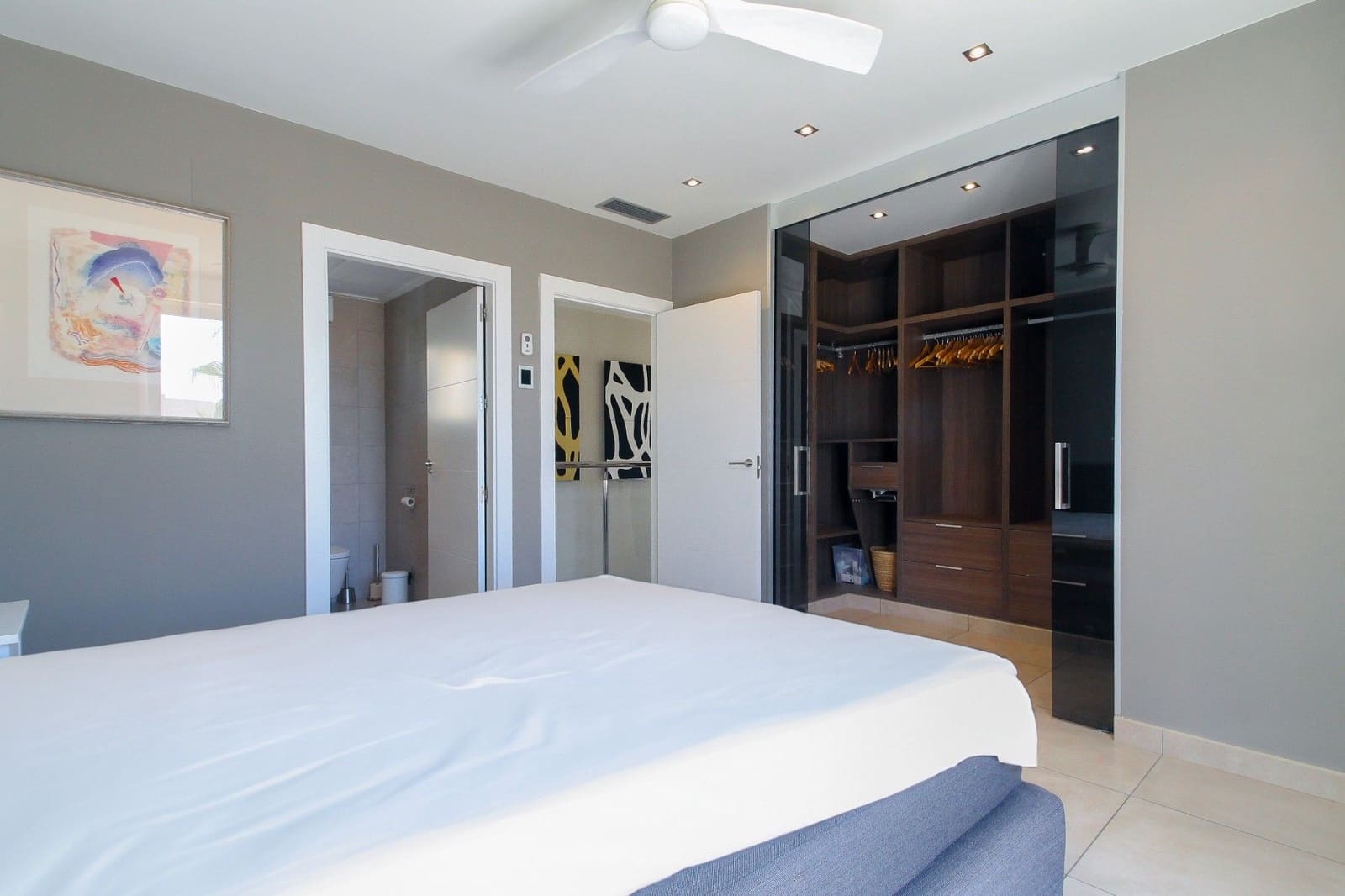 4 soveværelse Villa til salg i Torrevieja med swimmingpool - € 1.075.000 (Ref: 9621860)