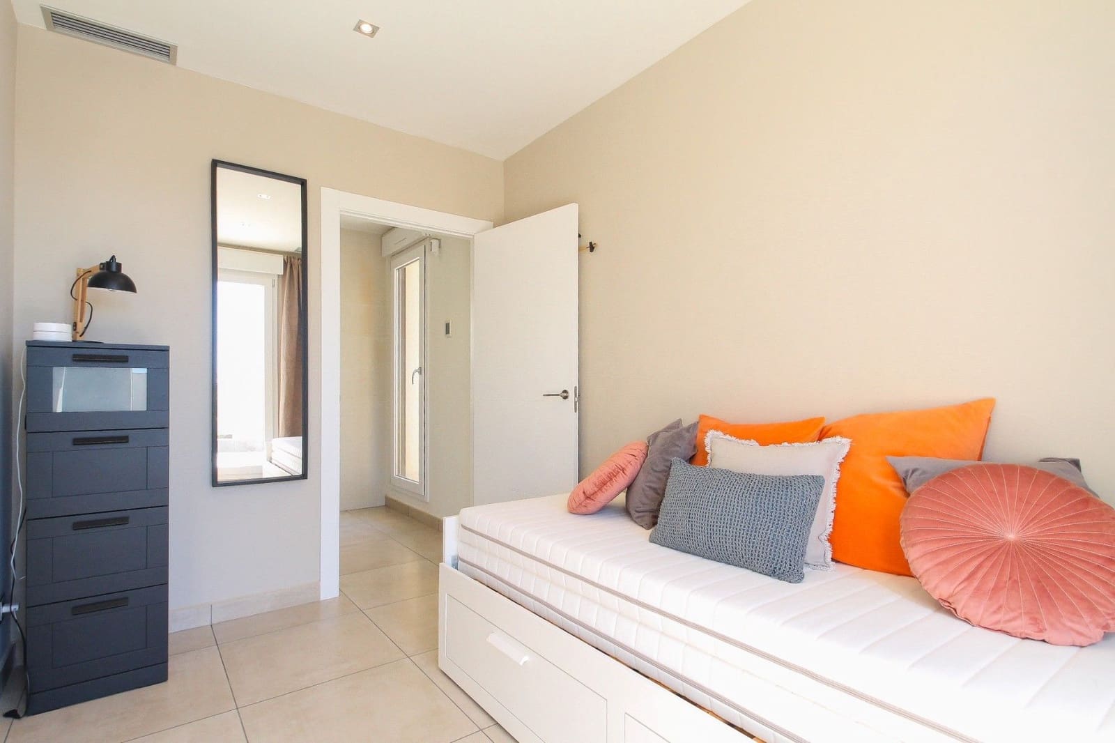 4 soveværelse Villa til salg i Torrevieja med swimmingpool - € 1.075.000 (Ref: 9621860)