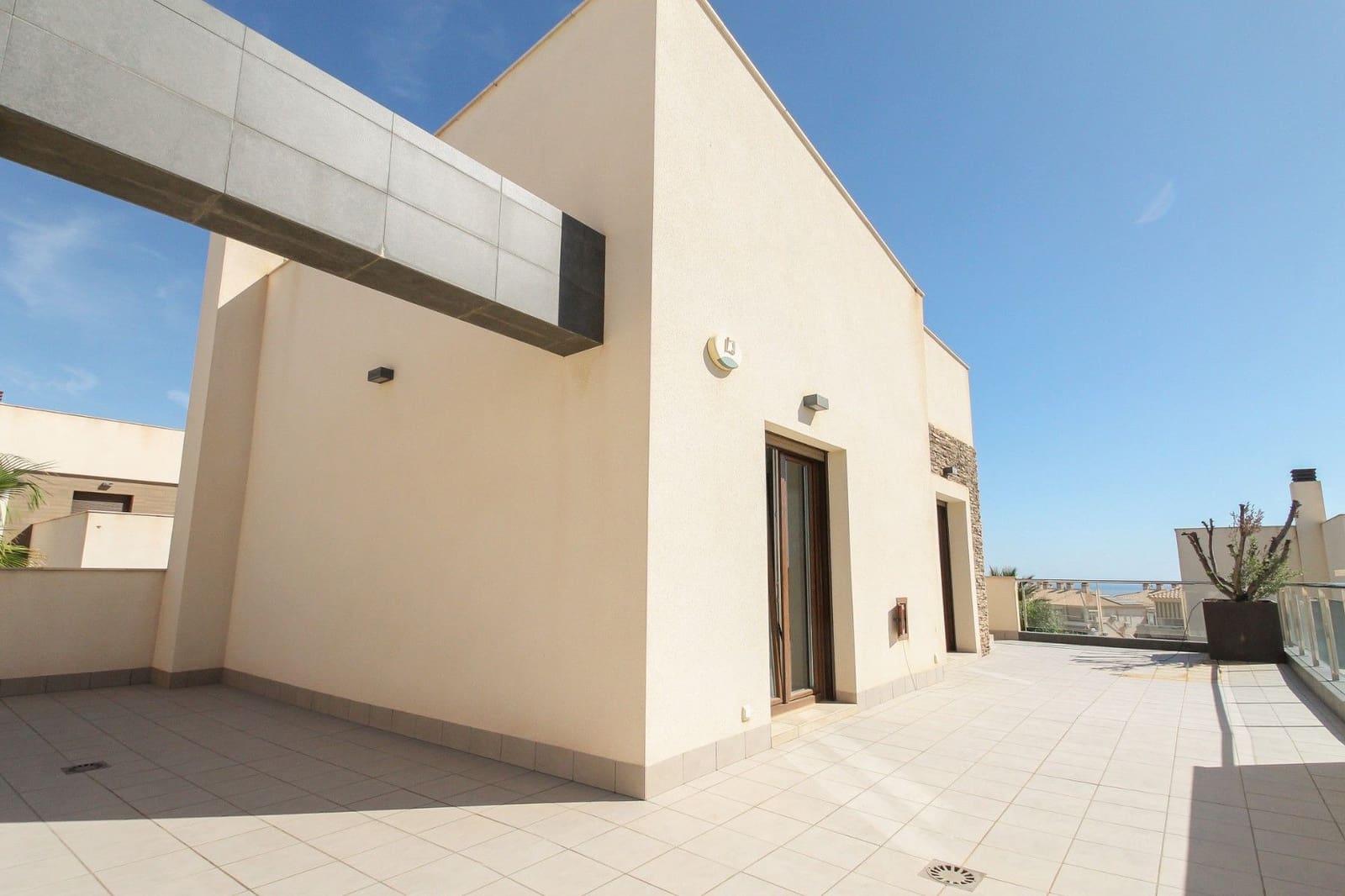 4 soveværelse Villa til salg i Torrevieja med swimmingpool - € 1.075.000 (Ref: 9621860)