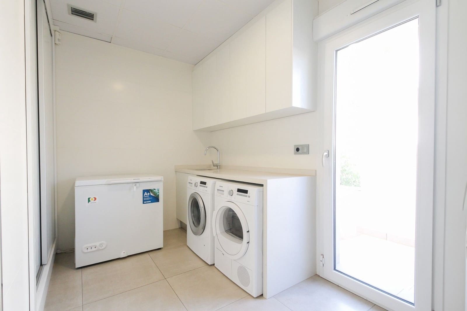 4 soveværelse Villa til salg i Torrevieja med swimmingpool - € 1.075.000 (Ref: 9621860)