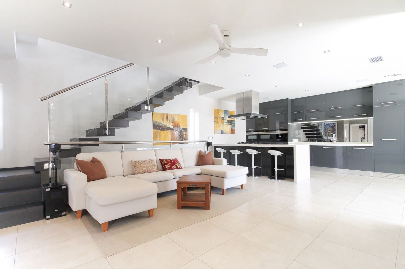 4 soveværelse Villa til salg i Torrevieja med swimmingpool - € 1.075.000 (Ref: 9621860)