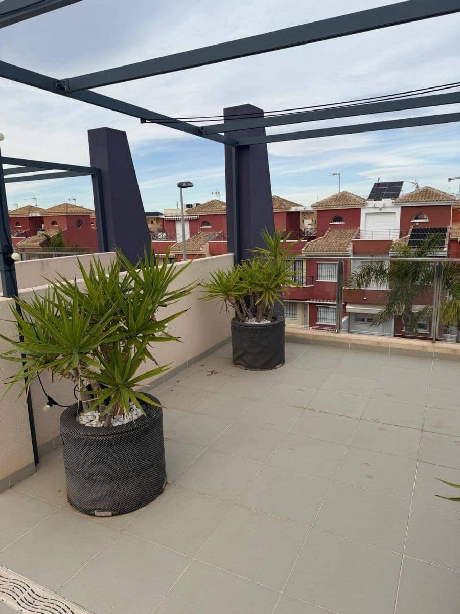 2 bedroom Apartment for sale in Torre de la Horadada with pool - € 330,000 (Ref: 9622435)