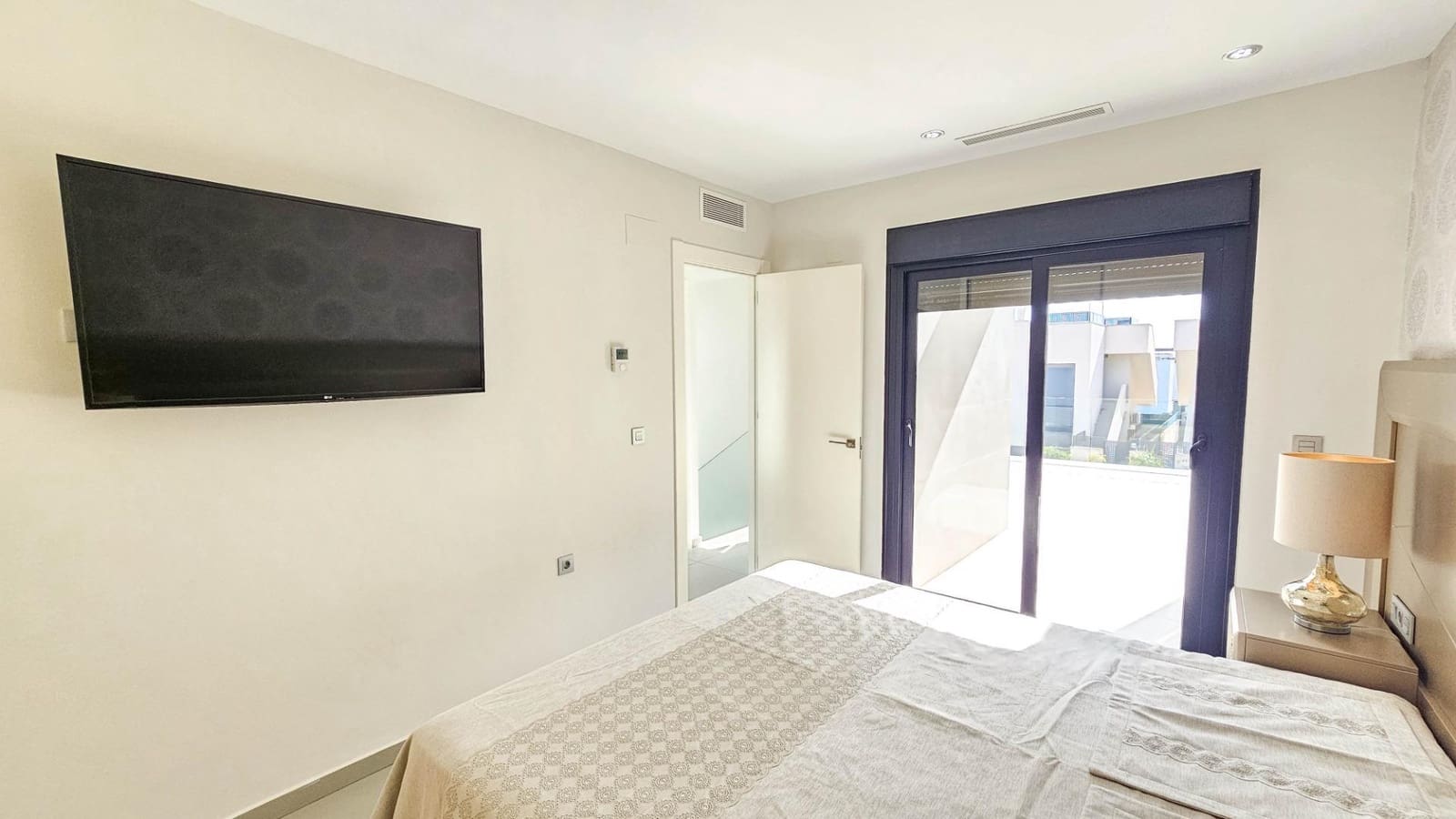 3 slaapkamer Villa te koop in Ciudad Quesada met zwembad - € 458.900 (Ref: 9622437)