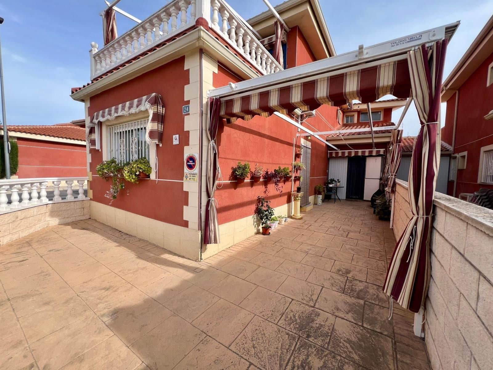 3 bedroom Townhouse for sale in Pinoso with garage - € 192,500 (Ref: 9622444)