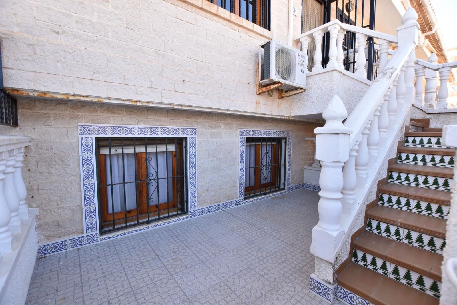 3 bedroom Townhouse for sale in Torrevieja with garage - € 189,000 (Ref: 9622445)
