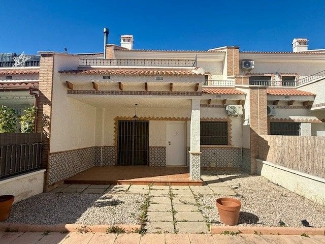 3 bedroom Villa for sale in San Miguel de Salinas with garage - € 230,000 (Ref: 9622873)