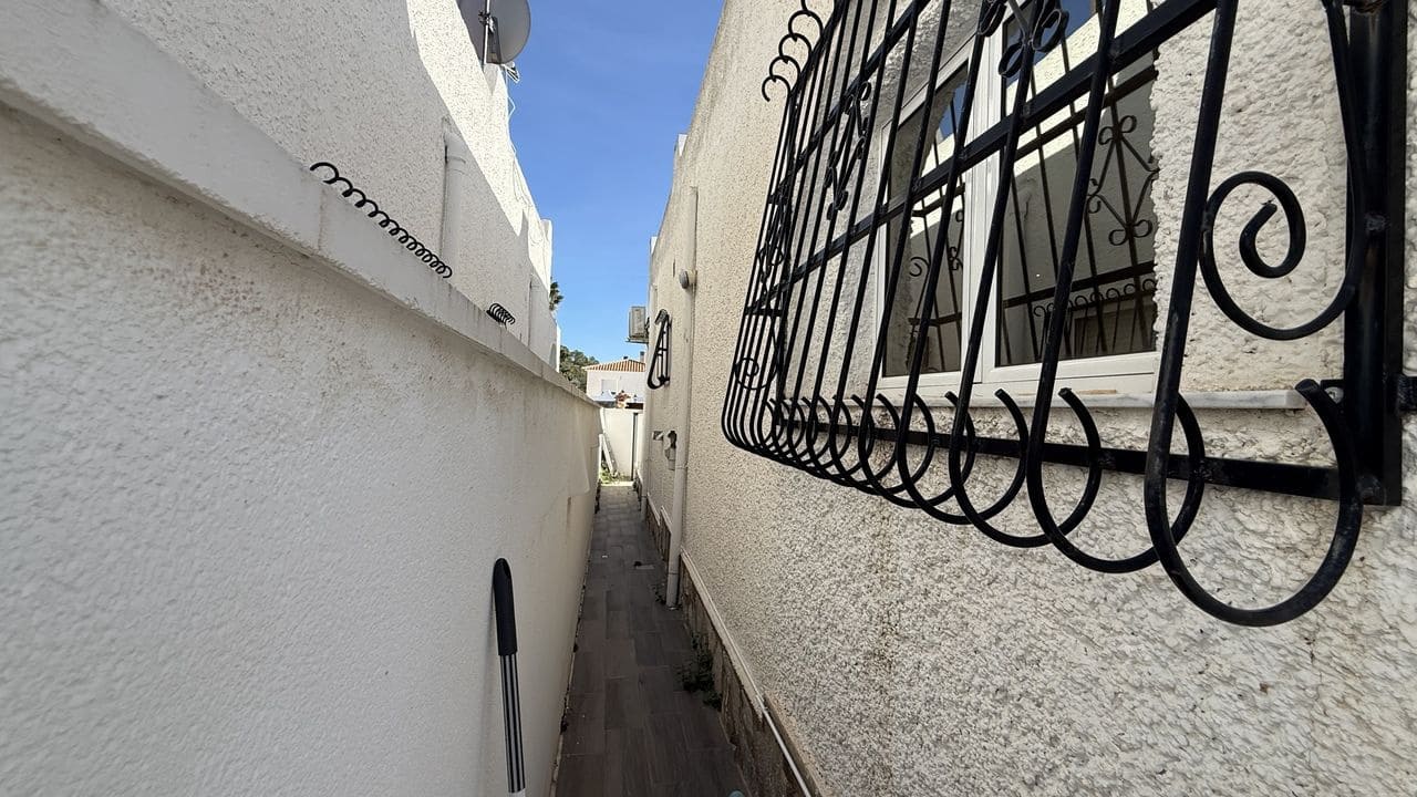 Chalet de 2 habitaciones en Villamartin en venta - 255.000 € (Ref: 9627842)