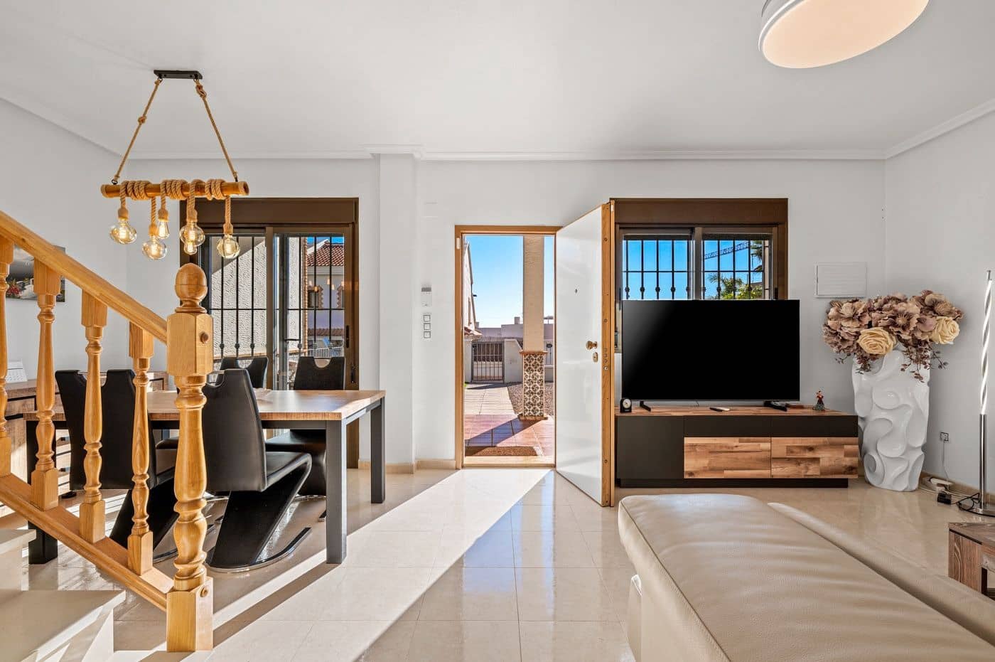 3 soveværelse Villa til salg i San Miguel de Salinas med garage - € 219.000 (Ref: 9627845)