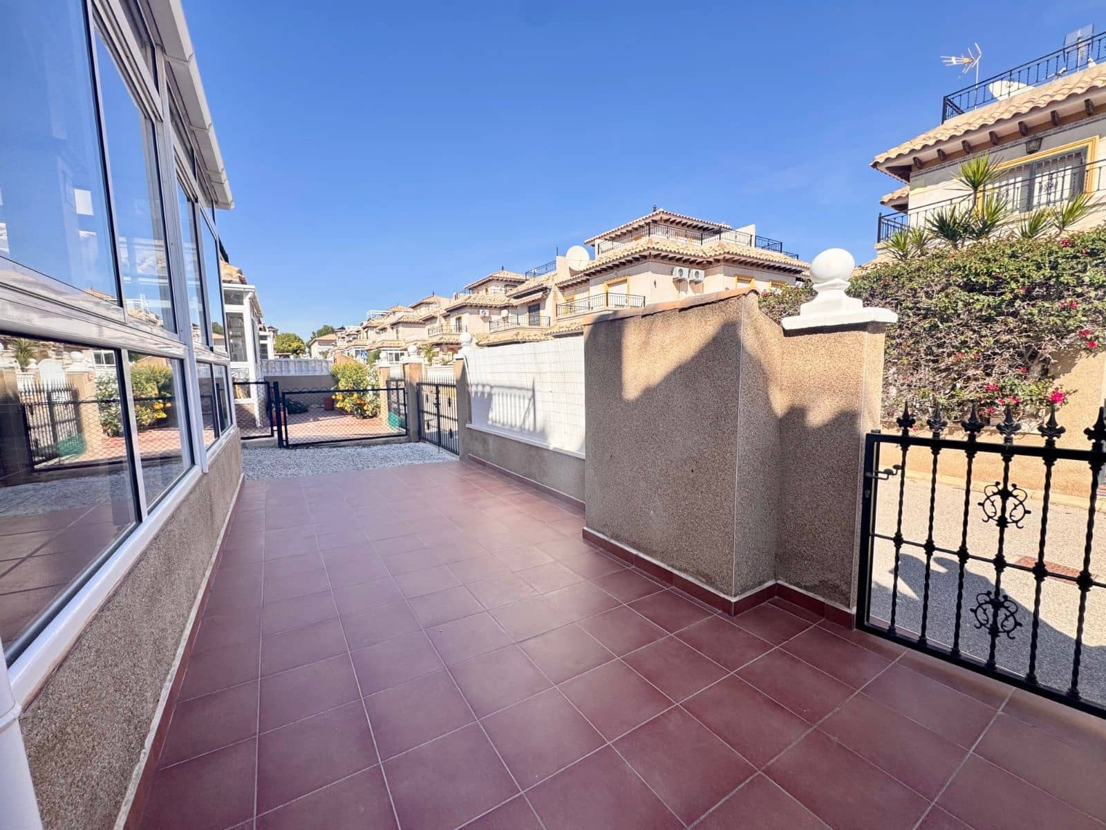 2 bedroom Semi-detached Villa for sale in Filipinas - € 185,000 (Ref: 9627853)