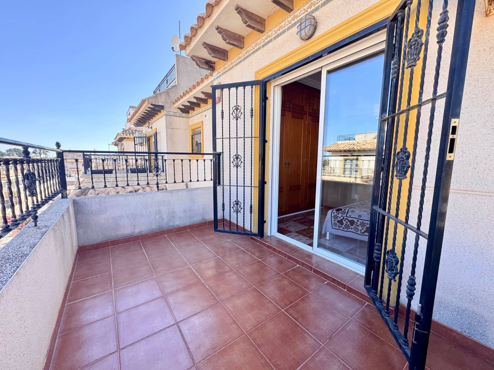 2 bedroom Semi-detached Villa for sale in Filipinas - € 185,000 (Ref: 9627853)