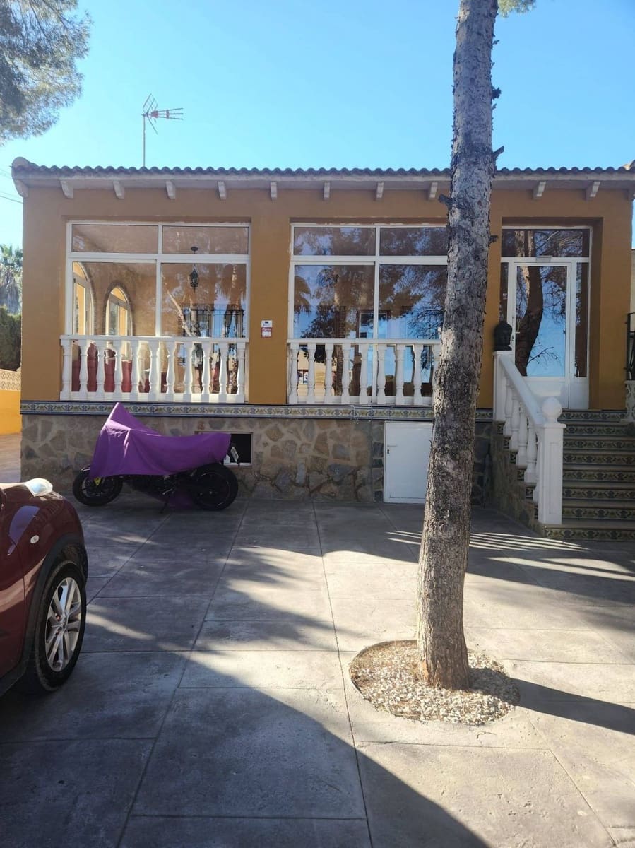 2 bedroom Villa for sale in La Siesta with pool - € 450,000 (Ref: 9637812)