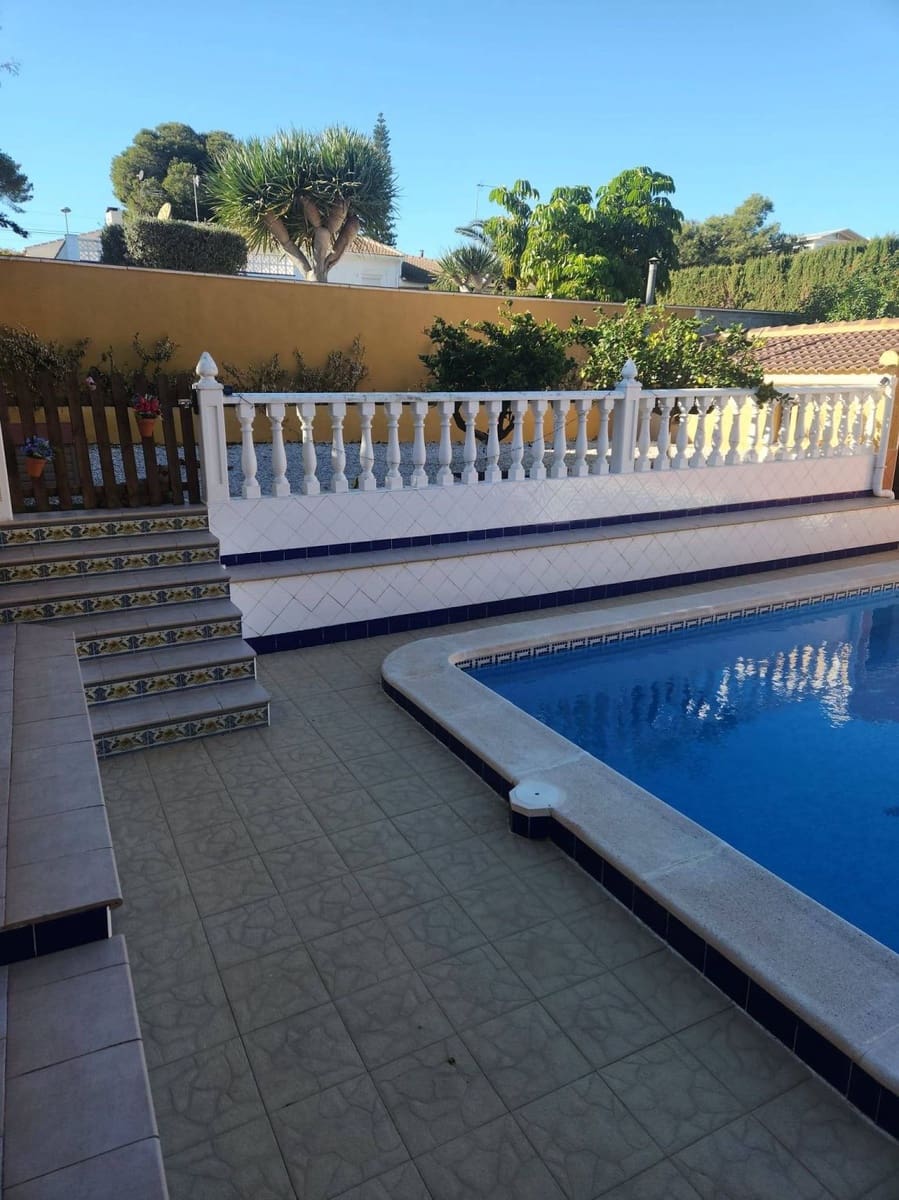 2 bedroom Villa for sale in La Siesta with pool - € 450,000 (Ref: 9637812)