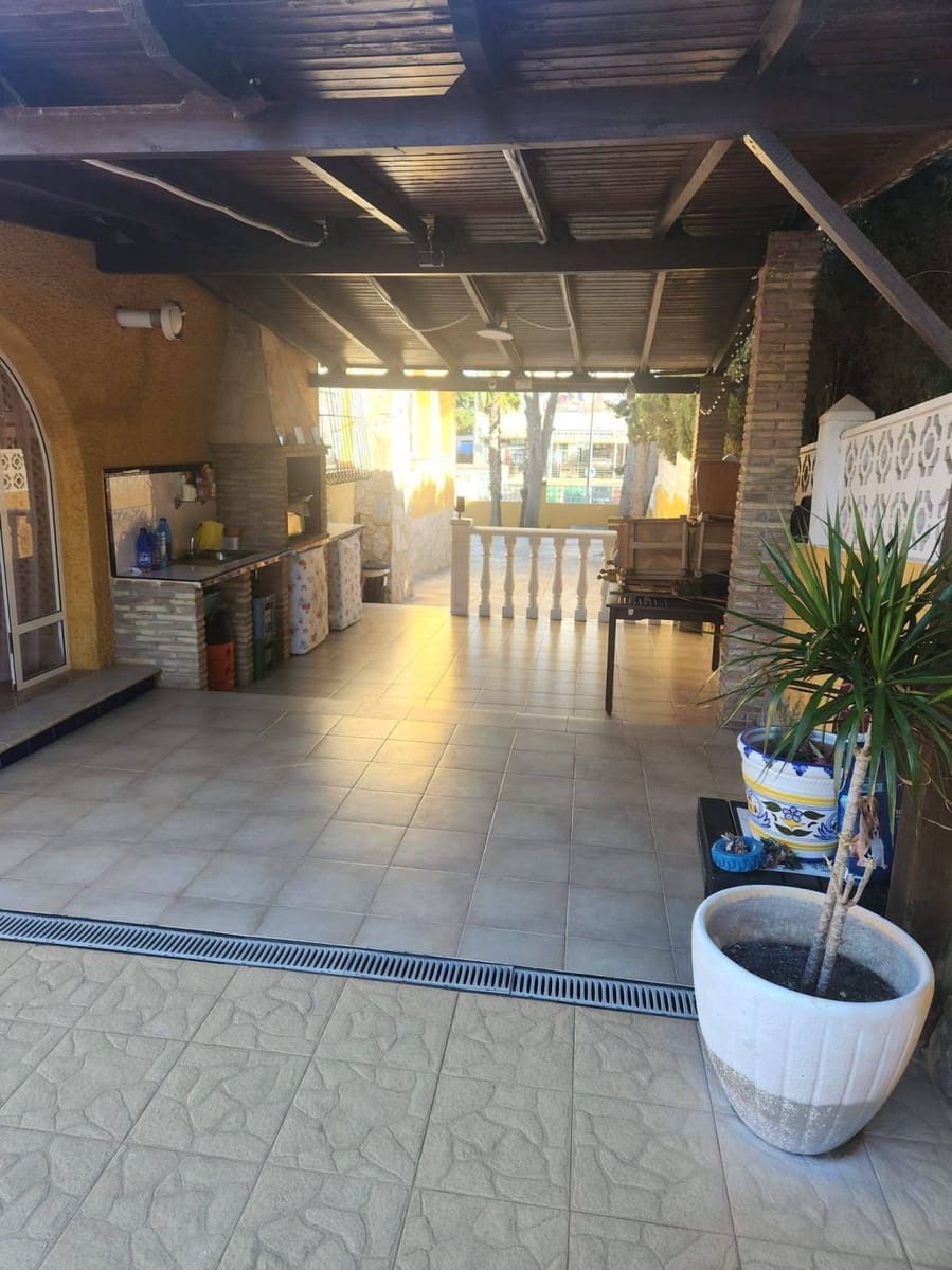 2 bedroom Villa for sale in La Siesta with pool - € 450,000 (Ref: 9637812)