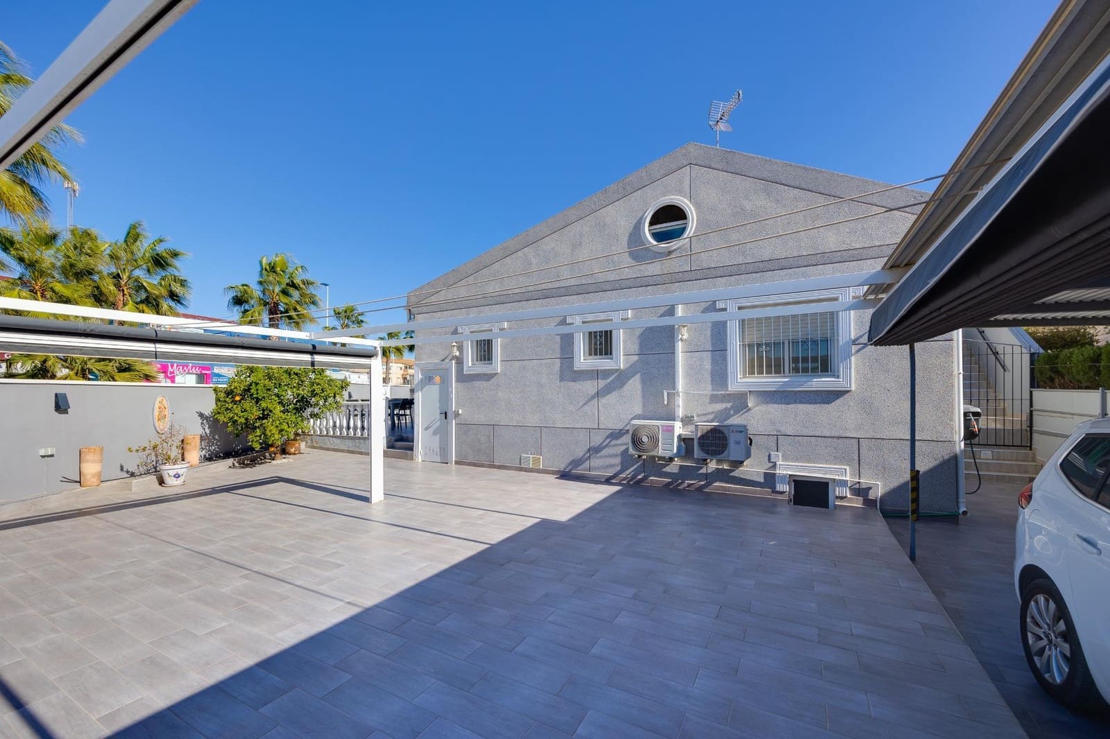 3 Zimmer Villa zu verkaufen in Torrevieja mit Pool - 280.000 € (Ref: 9637829)