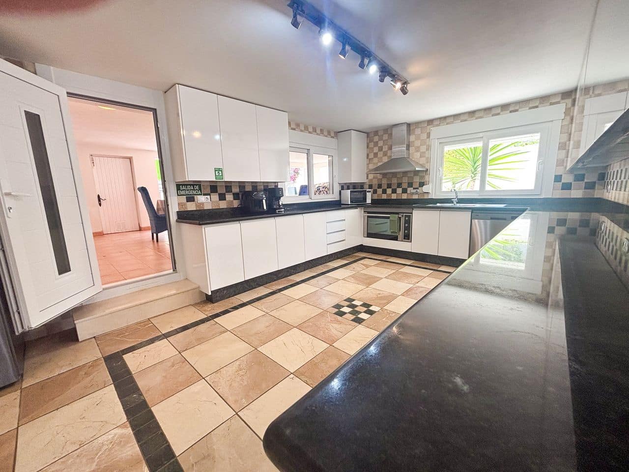 7 soverom Villa til salgs i Campoamor - € 1 350 000 (Ref: 9639562)