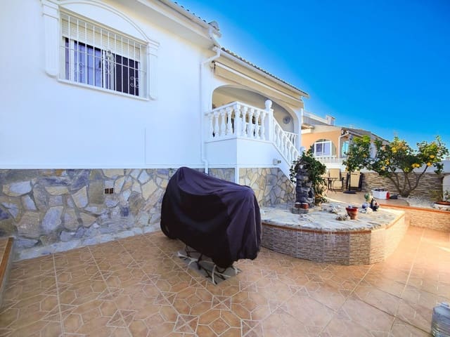 2 bedroom Villa for sale in Doña Pepa, Rojales with garage - € 229,900 (Ref: 9645276)