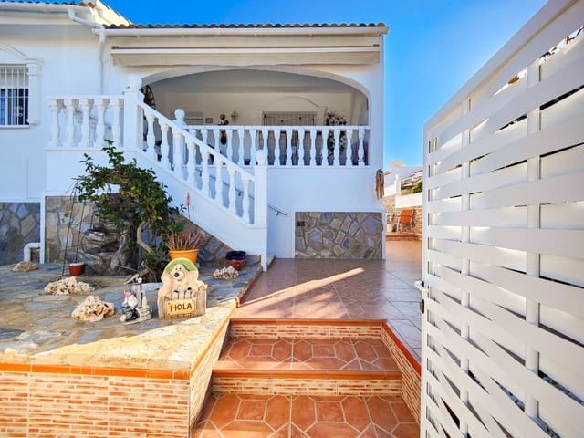 2 bedroom Villa for sale in Doña Pepa, Rojales with garage - € 229,900 (Ref: 9645276)