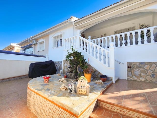 2 bedroom Villa for sale in Doña Pepa, Rojales with garage - € 229,900 (Ref: 9645276)