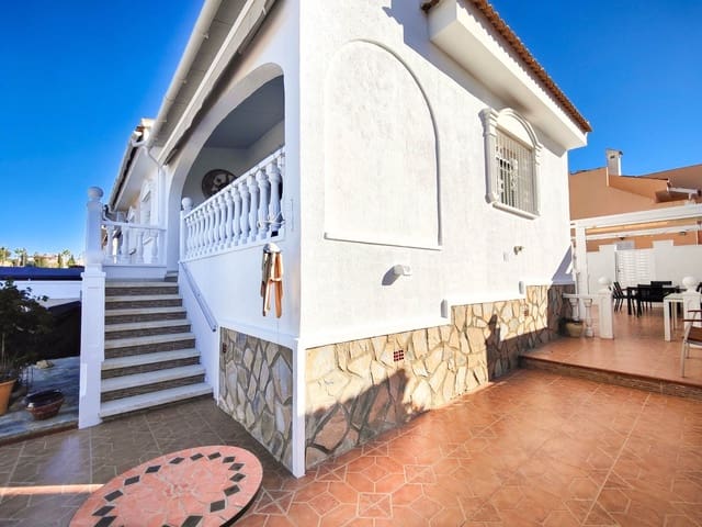 2 bedroom Villa for sale in Doña Pepa, Rojales with garage - € 229,900 (Ref: 9645276)