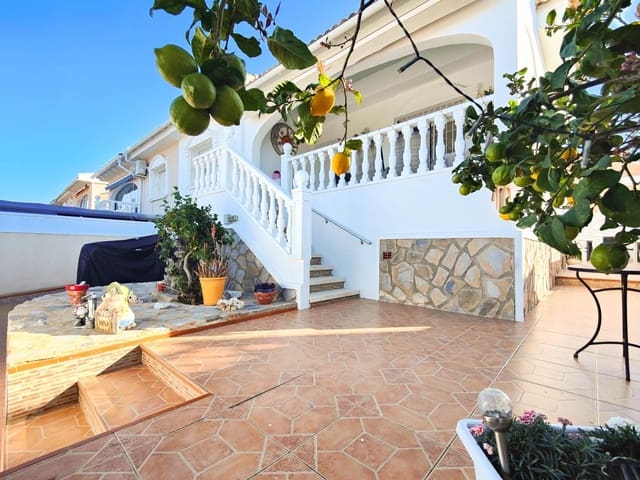 2 bedroom Villa for sale in Doña Pepa, Rojales with garage - € 229,900 (Ref: 9645276)