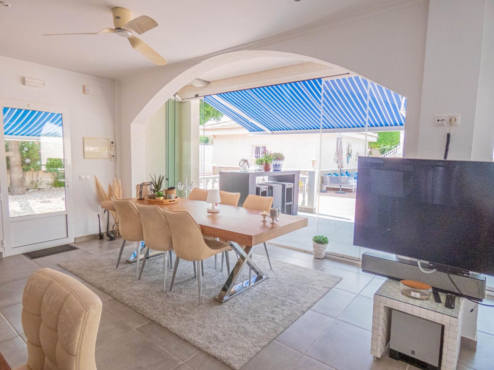 6 soveværelse Villa til salg i Rojales med swimmingpool garage - € 887.500 (Ref: 9645284)