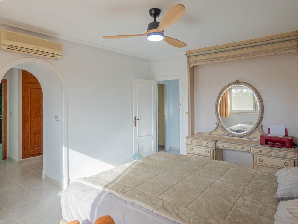 7 quarto Moradia para venda em San Miguel de Salinas com garagem - 1 499 000 € (Ref: 9645285)