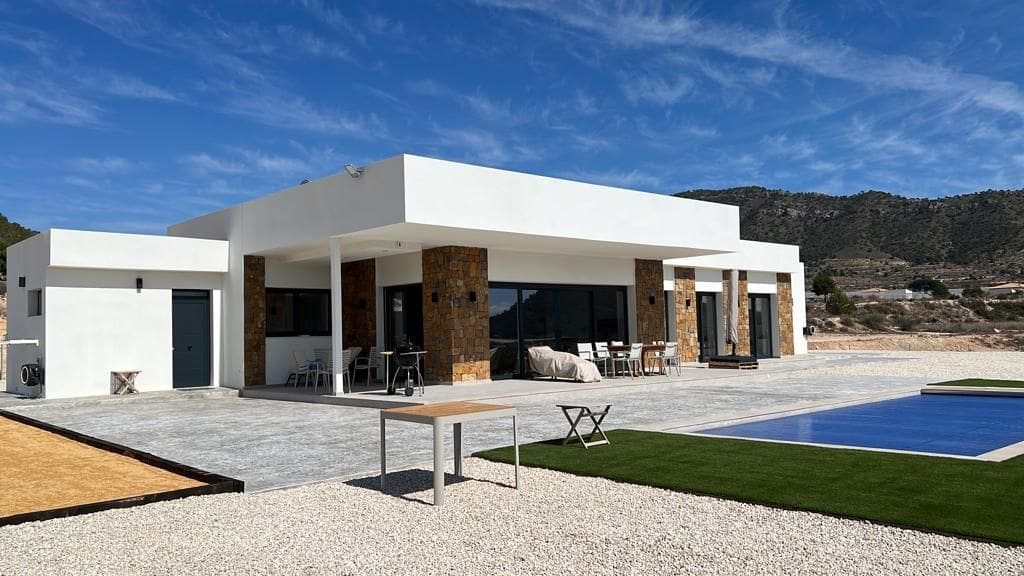 Chalet de 3 habitaciones en Pinoso en venta - 370.000 € (Ref: 9645299)