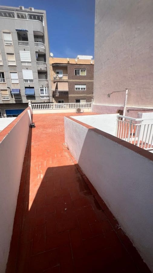 4 makuuhuone Huvila myytävänä paikassa Torrevieja - 230 000 € (Ref: 9645303)