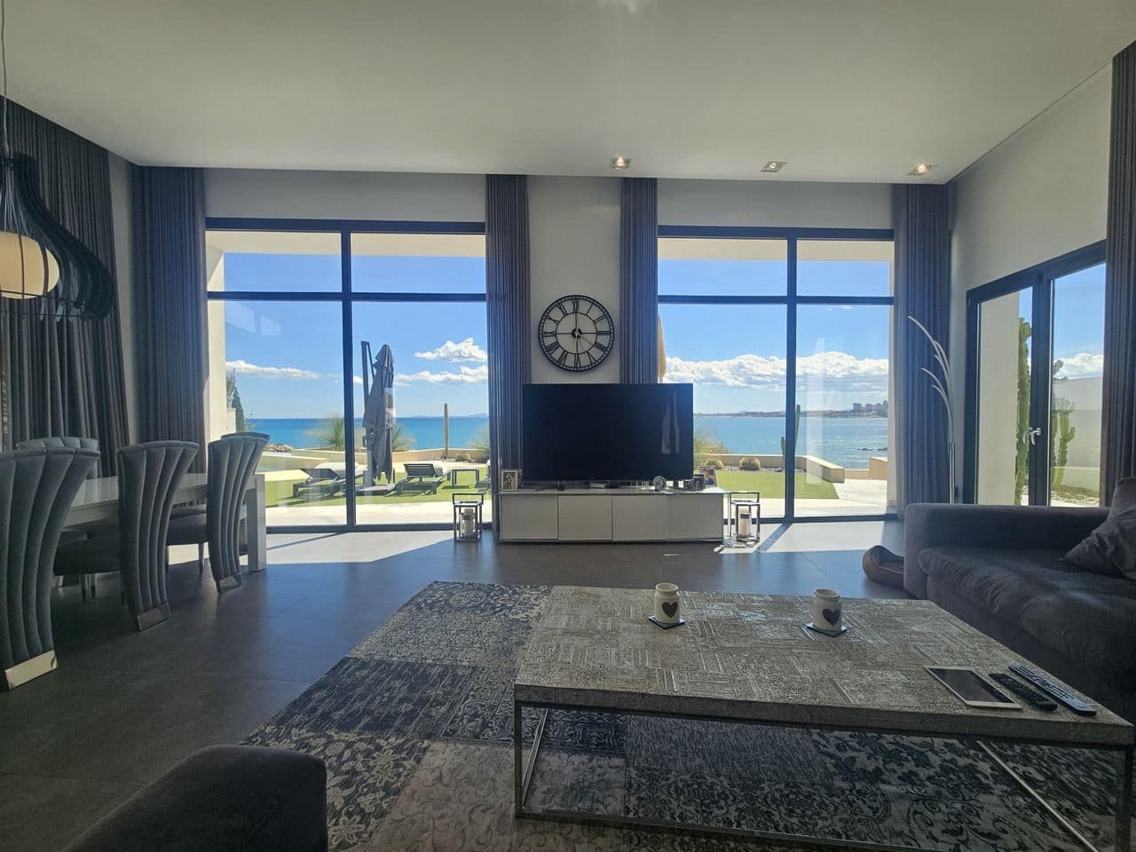 Chalet de 4 habitaciones en Cabo Roig en venta - 4.750.000 € (Ref: 9645310)