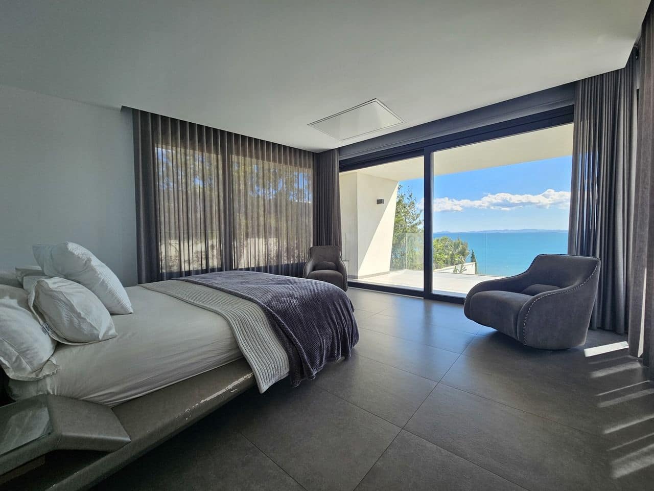 Chalet de 4 habitaciones en Cabo Roig en venta - 4.750.000 € (Ref: 9645310)