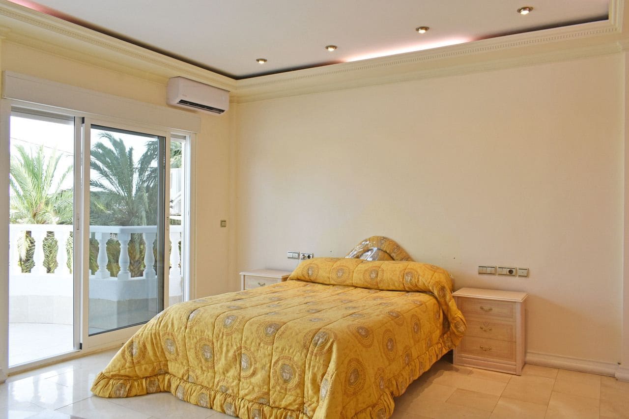 5 bedroom Villa for sale in Orihuela - € 495,000 (Ref: 9645312)