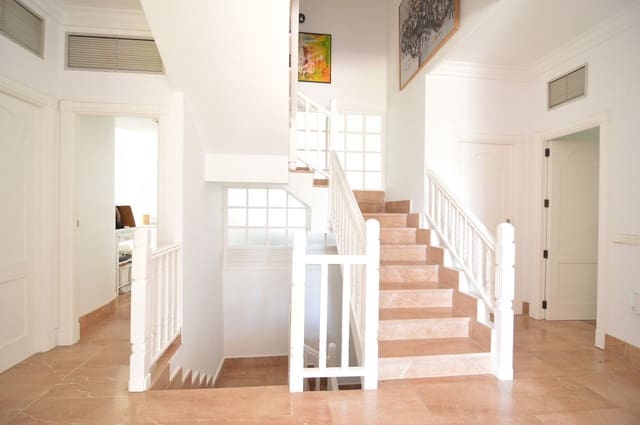 4 soverom Villa til salgs i Centro, Torrevieja - € 890 000 (Ref: 9645321)