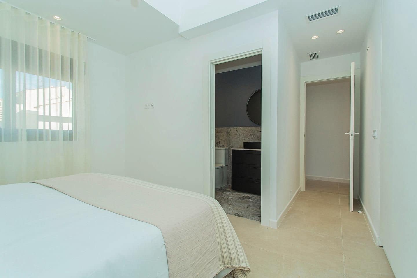 Chalet de 2 habitaciones en Torrevieja en venta con piscina - 499.000 € (Ref: 9645339)