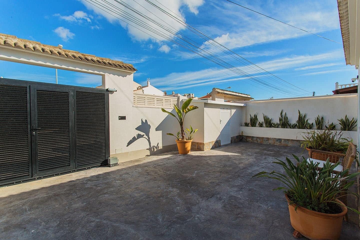 Chalet de 2 habitaciones en Torrevieja en venta con piscina - 499.000 € (Ref: 9645339)