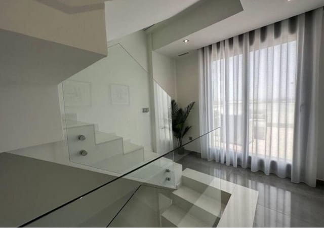 3 sovrum Villa till salu i La Siesta, Torrevieja med pool - 690 000 € (Ref: 9645343)