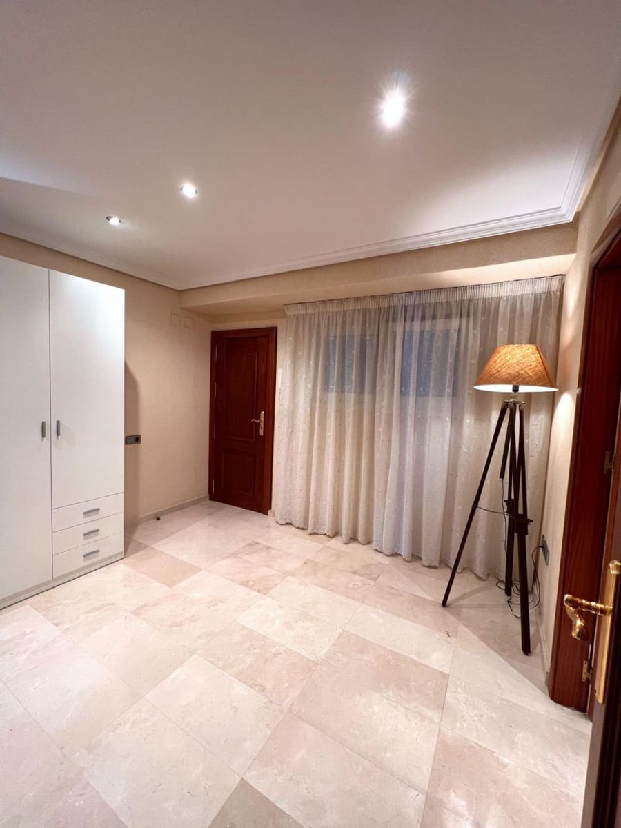 2 bedroom Apartment for sale in Torrevieja - € 550,000 (Ref: 9645346)