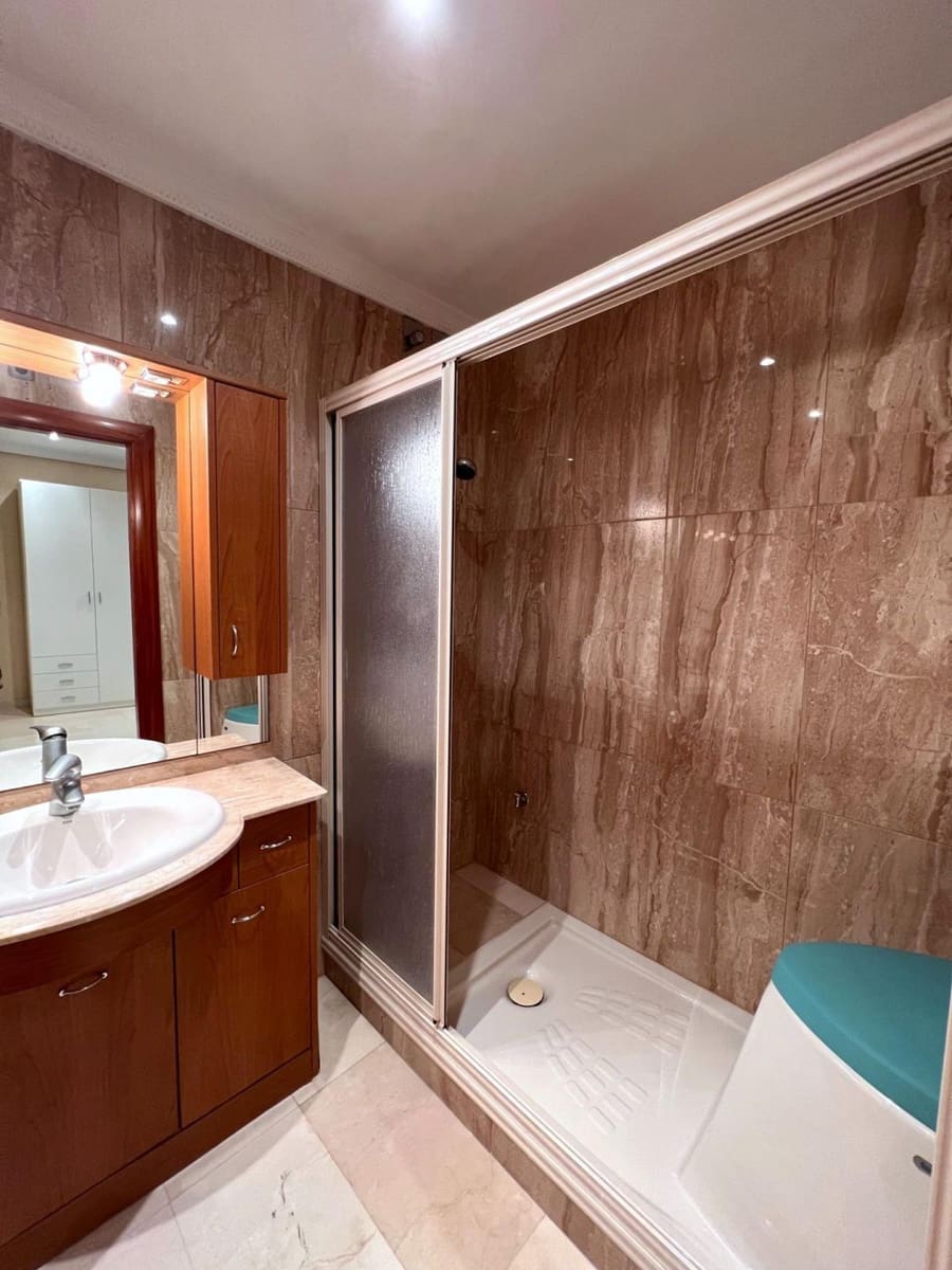 2 bedroom Apartment for sale in Torrevieja - € 550,000 (Ref: 9645346)