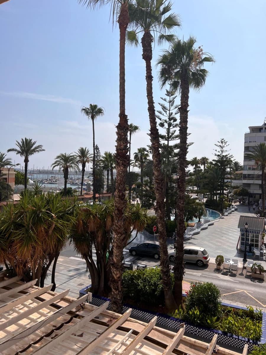 2 bedroom Apartment for sale in Torrevieja - € 550,000 (Ref: 9645346)